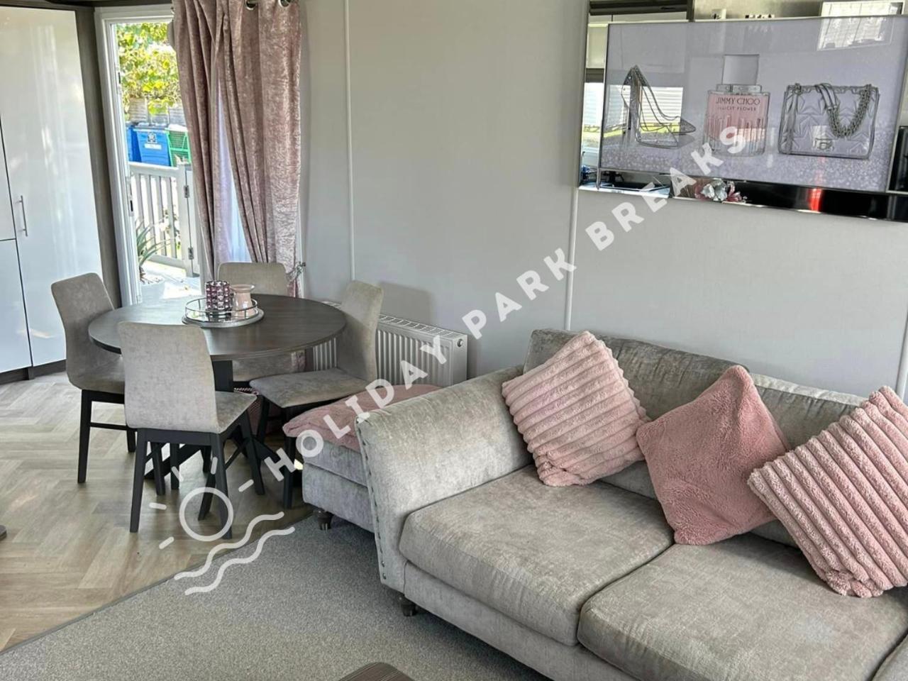 Luxury 2 Bedroom At Seal Bay Holiday home Selsey